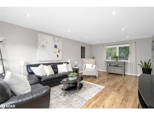 39 Elizabeth Street W, Creemore, ON - Indoor Photo Showing Living Room