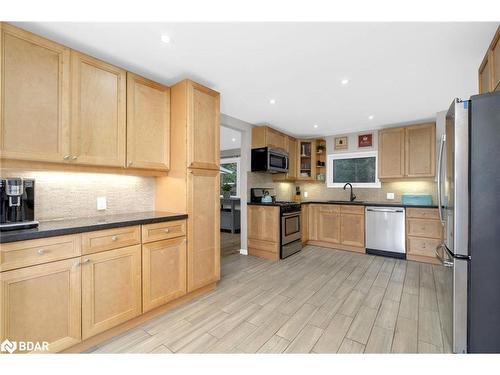 39 Elizabeth Street W, Creemore, ON - Indoor Photo Showing Kitchen