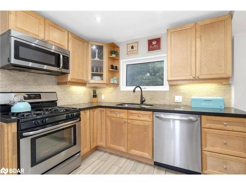 39 Elizabeth Street W, Creemore, ON - Indoor Photo Showing Kitchen