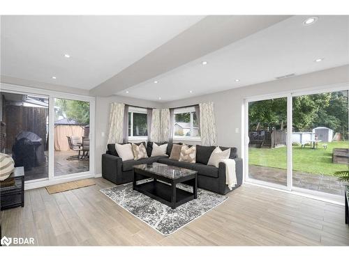 39 Elizabeth Street W, Creemore, ON - Indoor Photo Showing Living Room