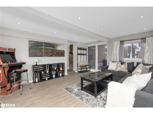 39 Elizabeth Street W, Creemore, ON - Indoor Photo Showing Living Room