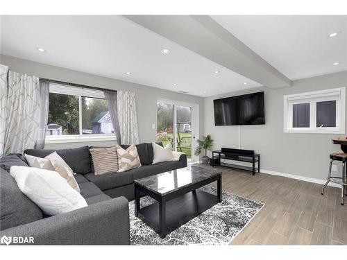 39 Elizabeth Street W, Creemore, ON - Indoor Photo Showing Living Room