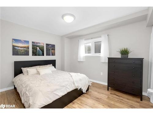 39 Elizabeth Street W, Creemore, ON - Indoor Photo Showing Bedroom