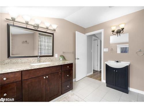 39 Elizabeth Street W, Creemore, ON - Indoor Photo Showing Bathroom