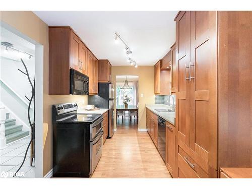 173 Toronto Street, Barrie, ON - Indoor Photo Showing Kitchen