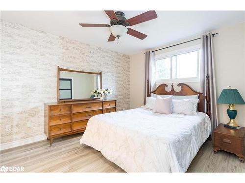 173 Toronto Street, Barrie, ON - Indoor Photo Showing Bedroom