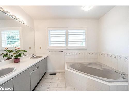 26 Riverside Drive, Mono, ON - Indoor Photo Showing Bathroom