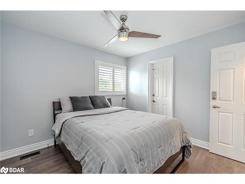 26 Riverside Drive, Mono, ON - Indoor Photo Showing Bedroom