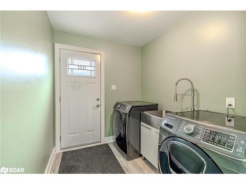 26 Riverside Drive, Mono, ON - Indoor Photo Showing Laundry Room