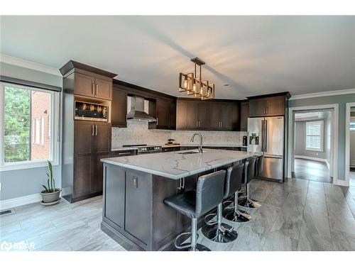 26 Riverside Drive, Mono, ON - Indoor Photo Showing Kitchen With Upgraded Kitchen