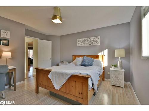 1321 Vincent Crescent, Innisfil, ON - Indoor Photo Showing Bedroom