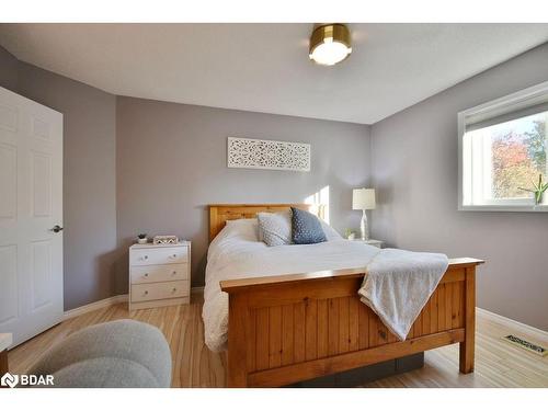 1321 Vincent Crescent, Innisfil, ON - Indoor Photo Showing Bedroom