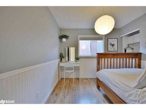 1321 Vincent Crescent, Innisfil, ON - Indoor Photo Showing Bedroom