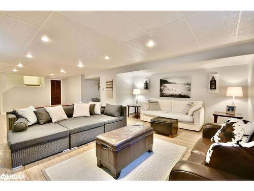 1321 Vincent Crescent, Innisfil, ON - Indoor Photo Showing Living Room