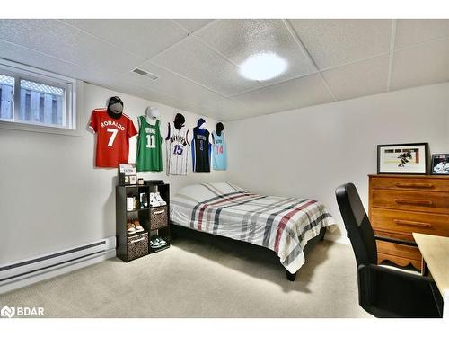 1321 Vincent Crescent, Innisfil, ON - Indoor Photo Showing Bedroom