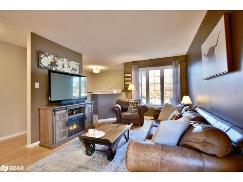 1321 Vincent Crescent, Innisfil, ON - Indoor Photo Showing Living Room