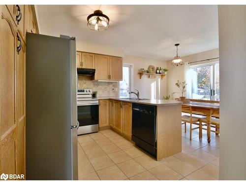 1321 Vincent Crescent, Innisfil, ON - Indoor Photo Showing Kitchen