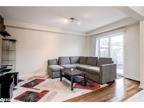 6-10 Pumpkin Pass, Binbrook, ON - Indoor Photo Showing Living Room