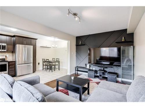 6-10 Pumpkin Pass, Binbrook, ON - Indoor Photo Showing Living Room