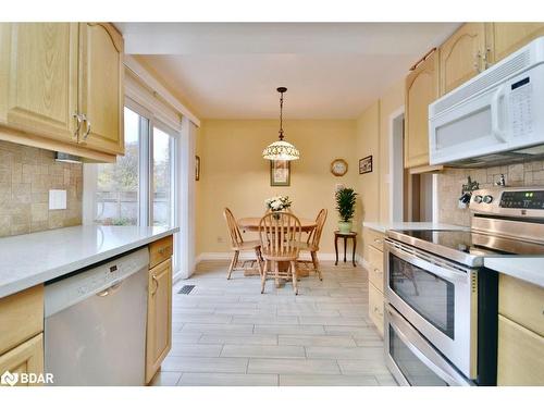 23 Debra Crescent, Barrie, ON - Indoor Photo Showing Kitchen