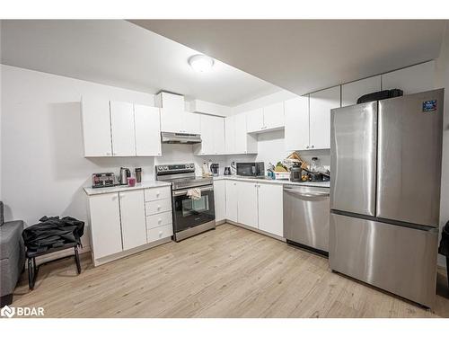 Lower-9 Kestrel Court, Barrie, ON - Indoor Photo Showing Kitchen