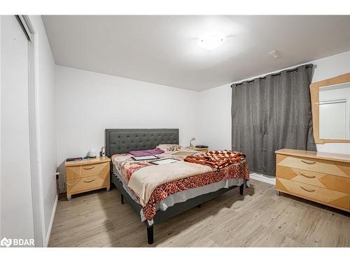 Lower-9 Kestrel Court, Barrie, ON - Indoor Photo Showing Bedroom