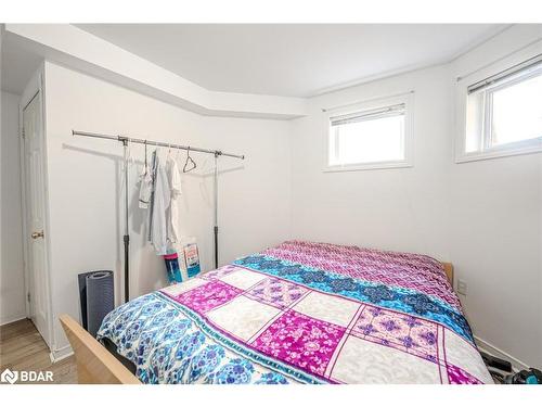 Lower-9 Kestrel Court, Barrie, ON - Indoor Photo Showing Bedroom