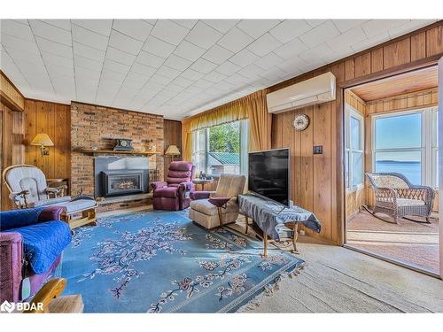 769 Woodland Drive, Oro-Medonte, ON - Indoor Photo Showing Living Room With Fireplace