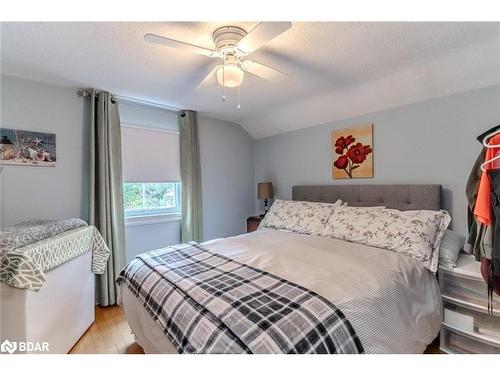 72 High Street, Barrie, ON - Indoor Photo Showing Bedroom