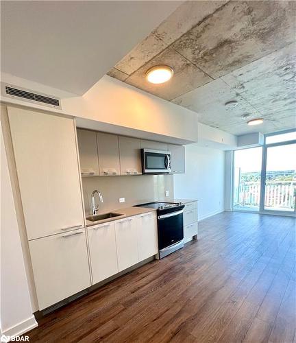 1405-45 Baseball Place, Toronto, ON - Indoor Photo Showing Kitchen