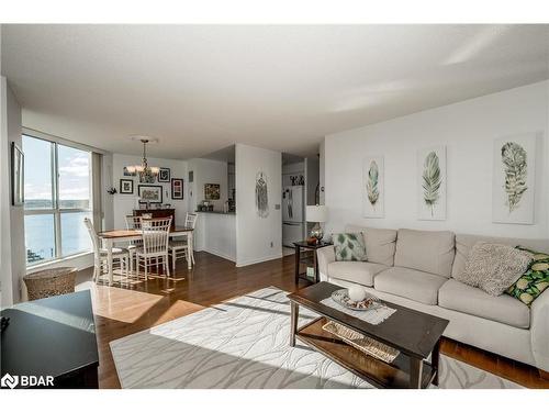 711-150 Dunlop Street E, Barrie, ON - Indoor Photo Showing Living Room