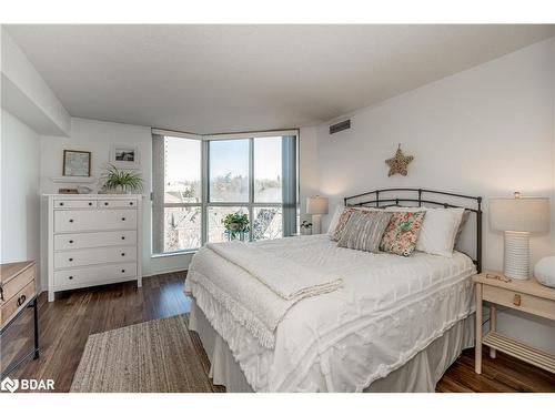 711-150 Dunlop Street E, Barrie, ON - Indoor Photo Showing Bedroom