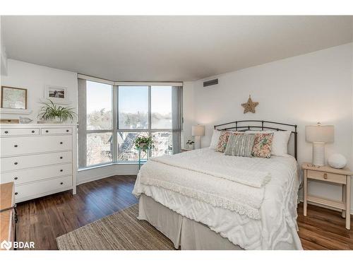 711-150 Dunlop Street E, Barrie, ON - Indoor Photo Showing Bedroom