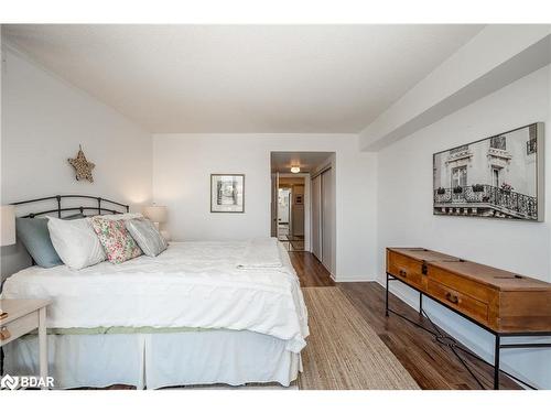 711-150 Dunlop Street E, Barrie, ON - Indoor Photo Showing Bedroom