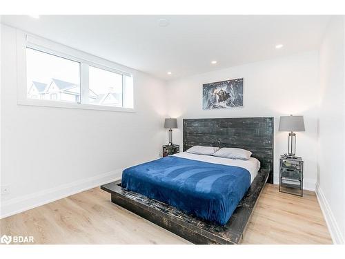 7 Cleveland Court, Oro-Medonte, ON - Indoor Photo Showing Bedroom