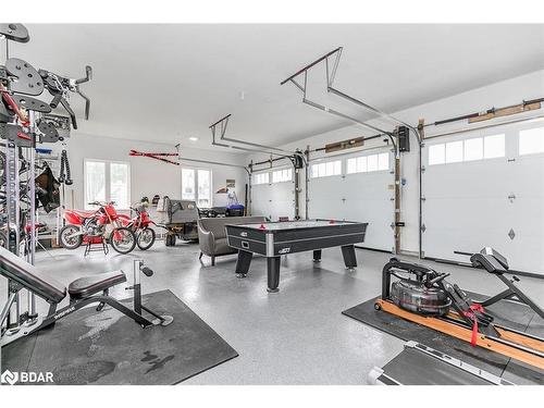 7 Cleveland Court, Oro-Medonte, ON - Indoor Photo Showing Garage