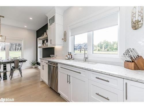 7 Cleveland Court, Oro-Medonte, ON - Indoor Photo Showing Kitchen