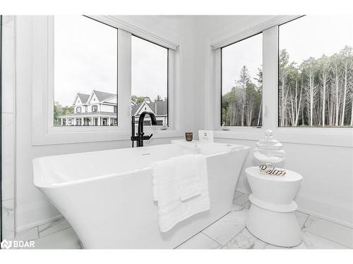 7 Cleveland Court, Oro-Medonte, ON - Indoor Photo Showing Bathroom