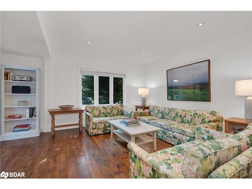 8930 County 9, Dunedin, ON - Indoor Photo Showing Living Room