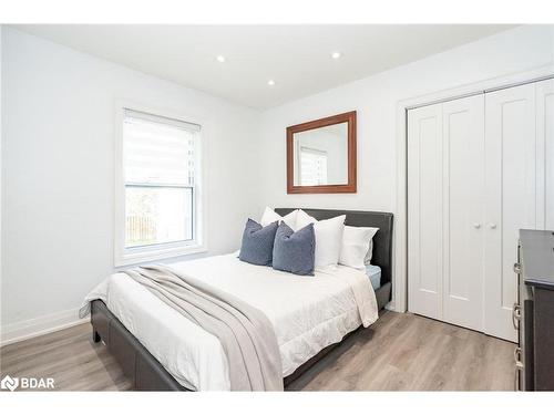 7170 Highway 9, New Tecumseth, ON - Indoor Photo Showing Bedroom