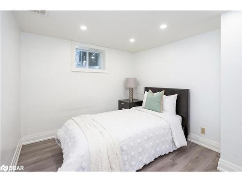 7170 Highway 9, New Tecumseth, ON - Indoor Photo Showing Bedroom