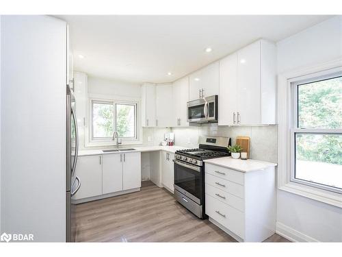 7170 Highway 9, New Tecumseth, ON - Indoor Photo Showing Kitchen With Upgraded Kitchen