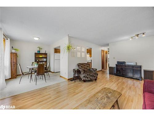 133 Gunn Street, Barrie, ON - Indoor Photo Showing Living Room