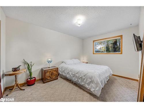 133 Gunn Street, Barrie, ON - Indoor Photo Showing Bedroom