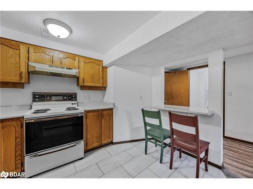 133 Gunn Street, Barrie, ON - Indoor Photo Showing Kitchen