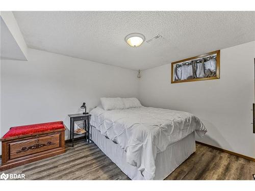 133 Gunn Street, Barrie, ON - Indoor Photo Showing Bedroom