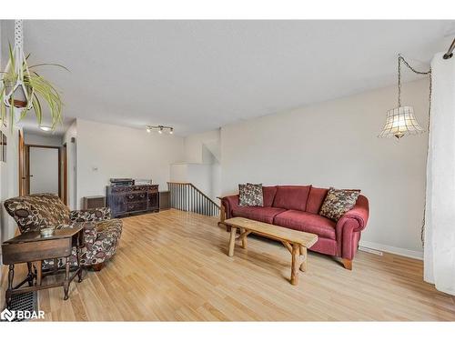 133 Gunn Street, Barrie, ON - Indoor Photo Showing Living Room