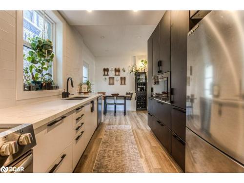 344 Emerald Street N, Hamilton, ON - Indoor Photo Showing Kitchen