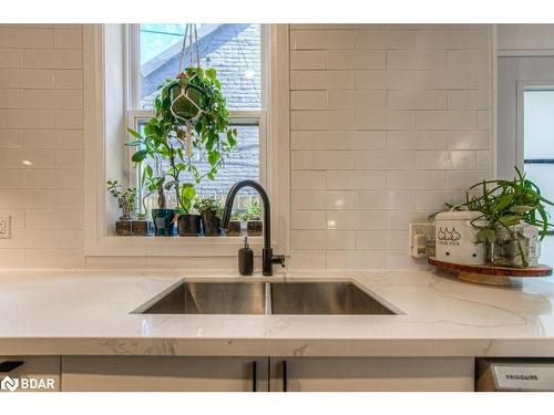 344 Emerald Street N, Hamilton, ON - Indoor Photo Showing Kitchen