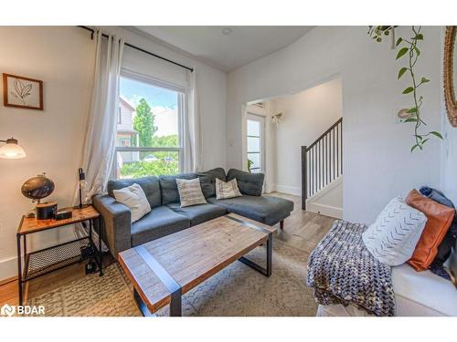 344 Emerald Street N, Hamilton, ON - Indoor Photo Showing Living Room